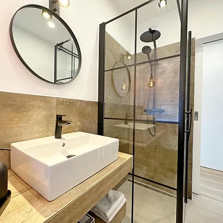 Apartment Neu Sanierte Mit Terasse In