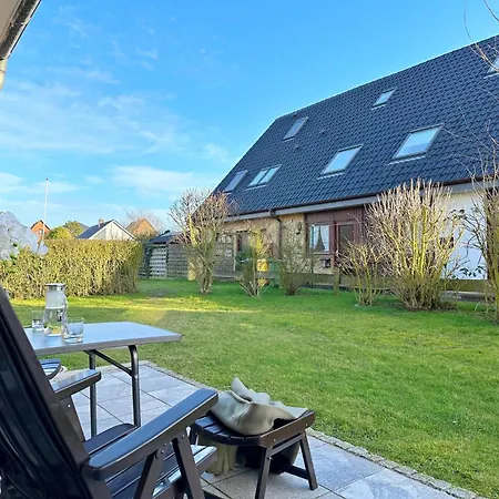 Neu Sanierte Mit Terasse In Westerland